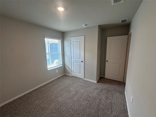 5549 Rollins Drive, Krum, TX 76249