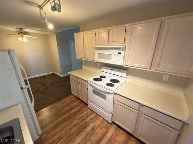 231 West Horizon Ridge Parkway 124, Henderson, NV 89012