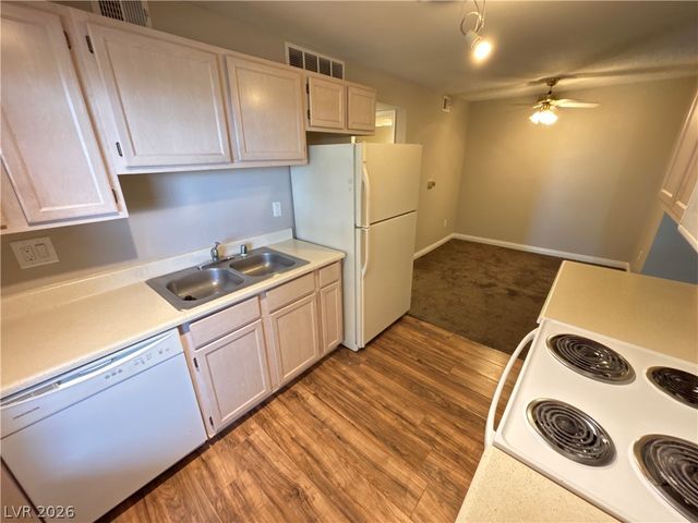 231 West Horizon Ridge Parkway 124, Henderson, NV 89012