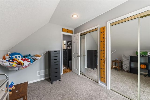 9015 N Lane Avenue, Kansas City, MO 64157