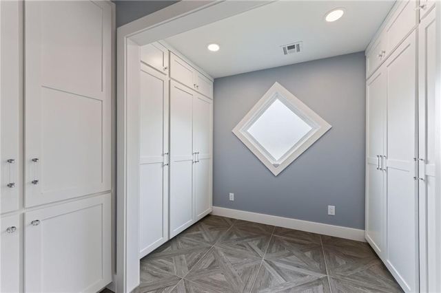9015 N Lane Avenue, Kansas City, MO 64157