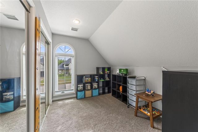 9015 N Lane Avenue, Kansas City, MO 64157