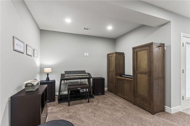 9015 N Lane Avenue, Kansas City, MO 64157