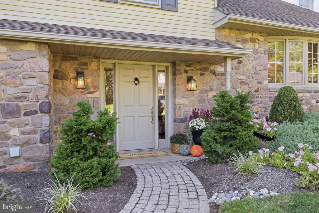 130 ANDREW DR, NEWTOWN, PA 18940 — photo 2