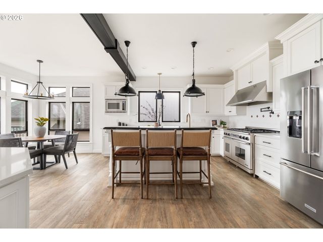 10230 Nw GLOAMING Ln, Portland, OR 97229