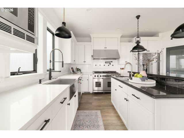 10230 Nw GLOAMING Ln, Portland, OR 97229