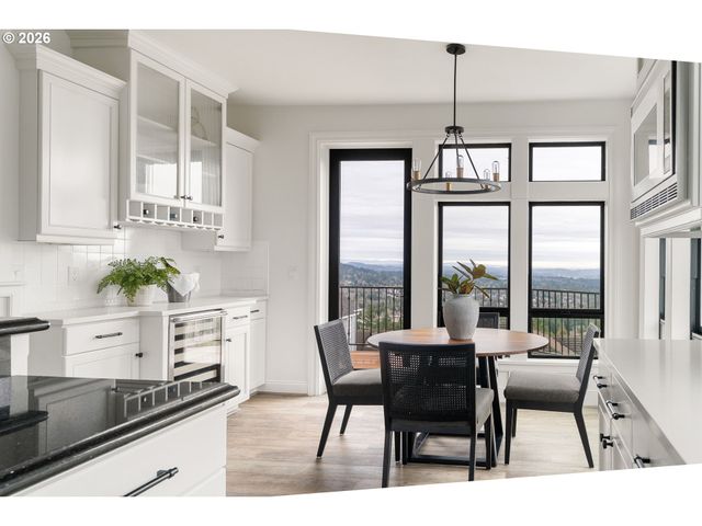 10230 Nw GLOAMING Ln, Portland, OR 97229