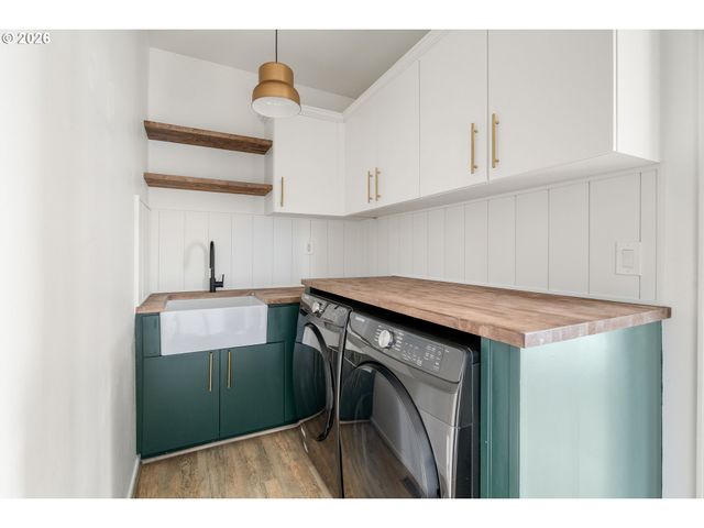 10230 Nw GLOAMING Ln, Portland, OR 97229