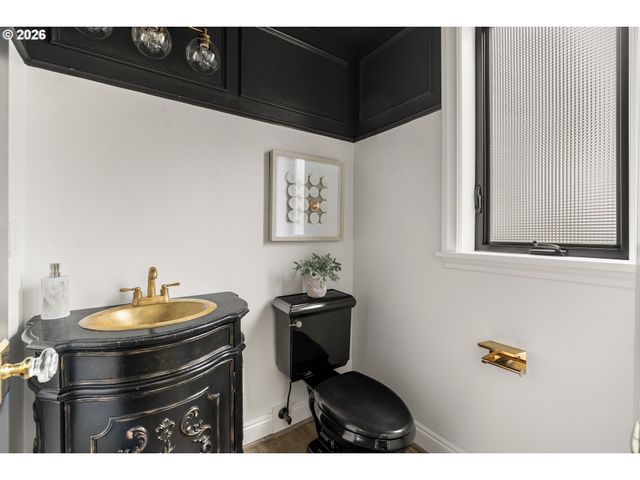 10230 Nw GLOAMING Ln, Portland, OR 97229