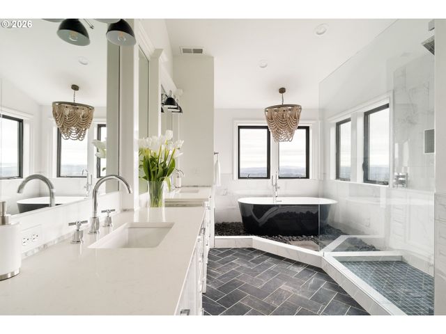 10230 Nw GLOAMING Ln, Portland, OR 97229