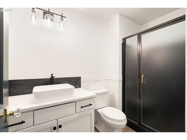 10230 Nw GLOAMING Ln, Portland, OR 97229