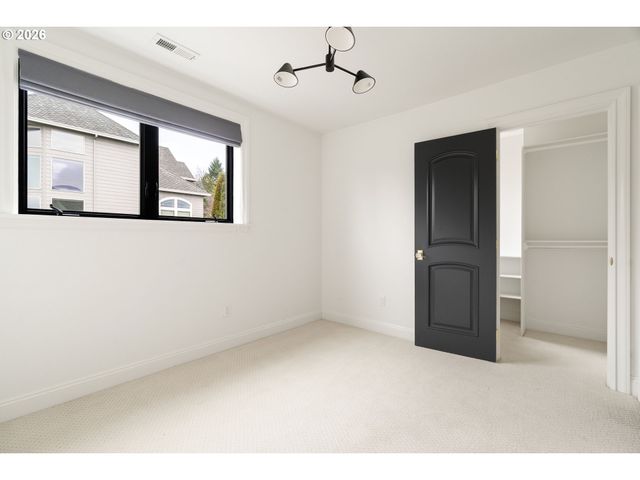 10230 Nw GLOAMING Ln, Portland, OR 97229