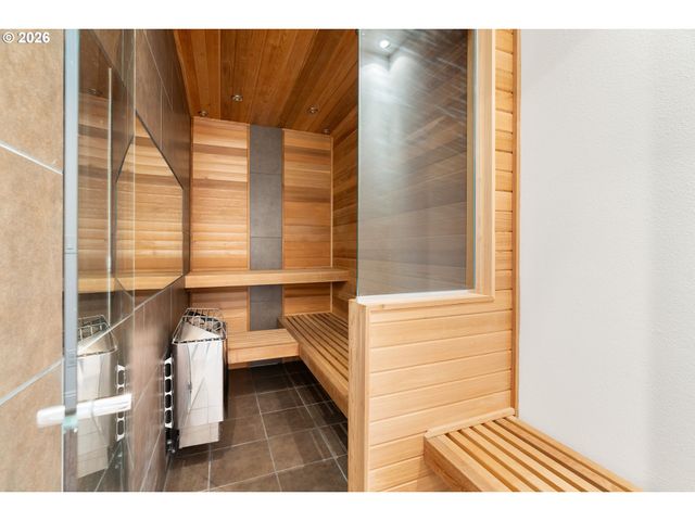 10230 Nw GLOAMING Ln, Portland, OR 97229