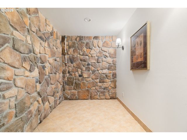 10230 Nw GLOAMING Ln, Portland, OR 97229