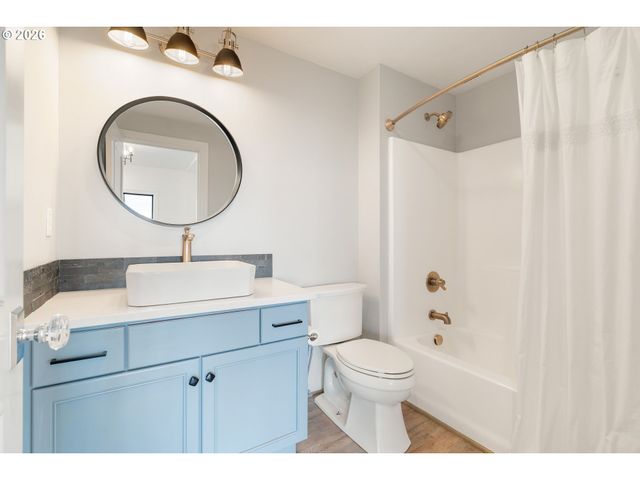 10230 Nw GLOAMING Ln, Portland, OR 97229