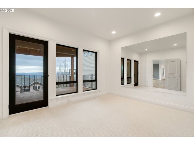 10230 Nw GLOAMING Ln, Portland, OR 97229