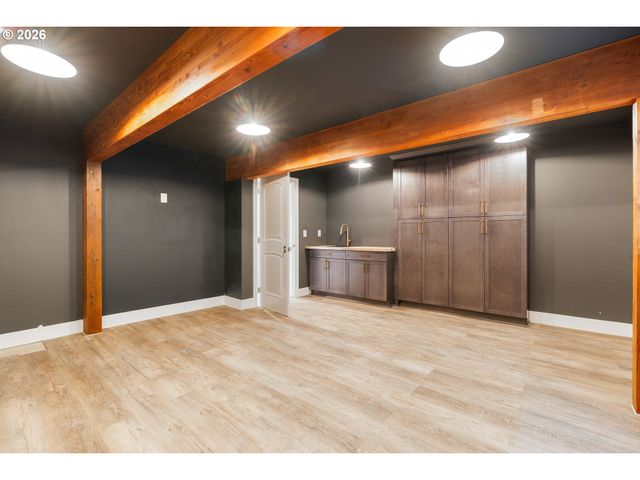 10230 Nw GLOAMING Ln, Portland, OR 97229