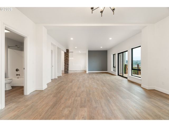 10230 Nw GLOAMING Ln, Portland, OR 97229