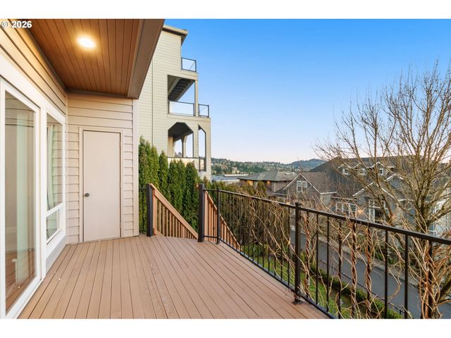 10230 Nw GLOAMING Ln, Portland, OR 97229