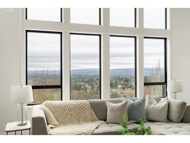 10230 Nw GLOAMING Ln, Portland, OR 97229