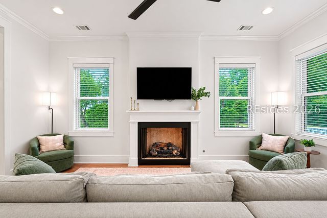 37 Park Sq S, Beaufort, SC 29907