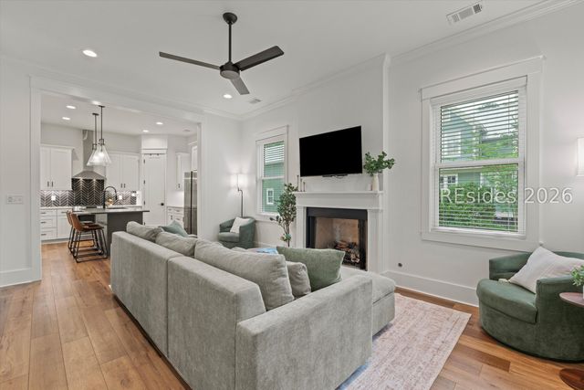 37 Park Sq S, Beaufort, SC 29907