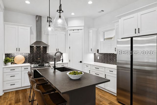 37 Park Sq S, Beaufort, SC 29907