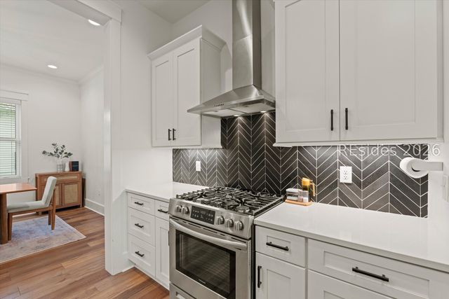 37 Park Sq S, Beaufort, SC 29907