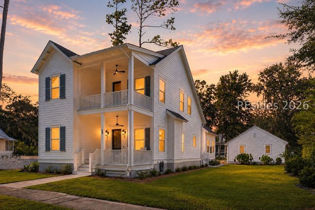 37 Park Sq S, Beaufort, SC 29907