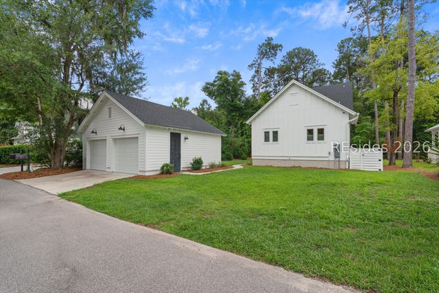 37 Park Sq S, Beaufort, SC 29907