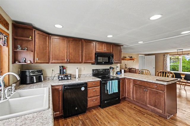 8025 S Warner Avenue, Fremont, MI 49412