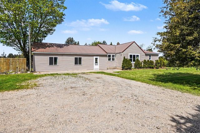 8025 S Warner Avenue, Fremont, MI 49412