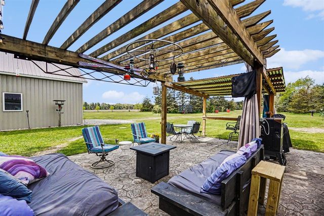8025 S Warner Avenue, Fremont, MI 49412