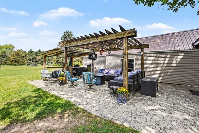 8025 S Warner Avenue, Fremont, MI 49412