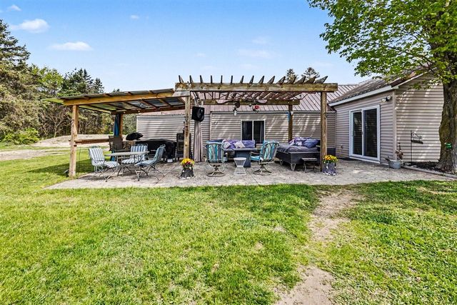 8025 S Warner Avenue, Fremont, MI 49412
