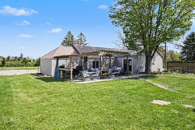 8025 S Warner Avenue, Fremont, MI 49412