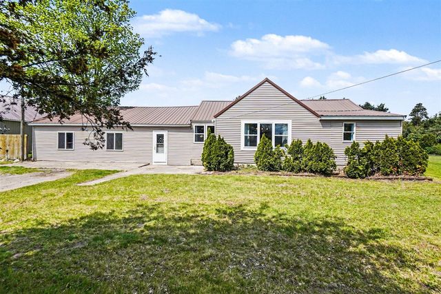 8025 S Warner Avenue, Fremont, MI 49412
