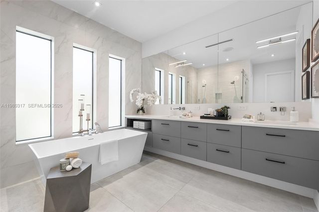 2500 Middle River Dr, Fort Lauderdale, FL 33305