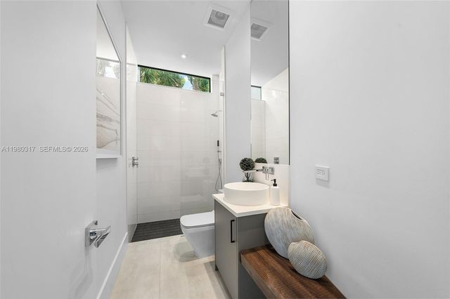 2500 Middle River Dr, Fort Lauderdale, FL 33305