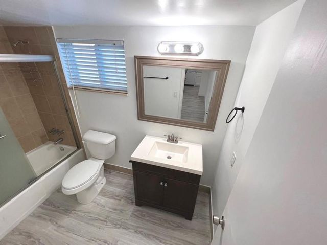 1060 Crystal Lake Drive 101, Deerfield Beach, FL 33064