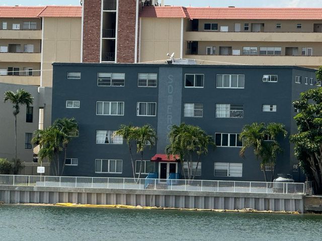 1060 Crystal Lake Drive 101, Deerfield Beach, FL 33064