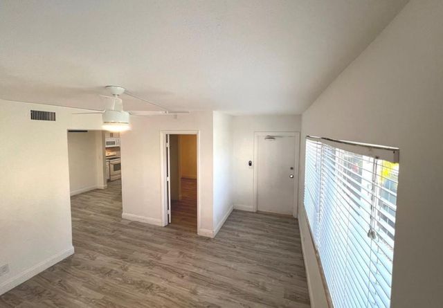 1060 Crystal Lake Drive 101, Deerfield Beach, FL 33064