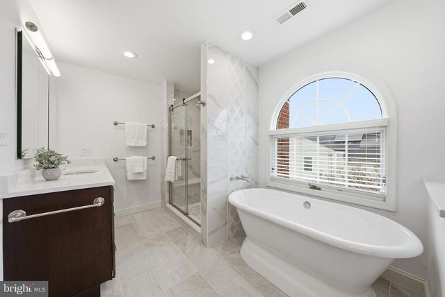 5509 10TH ST N, Arlington, VA 22205