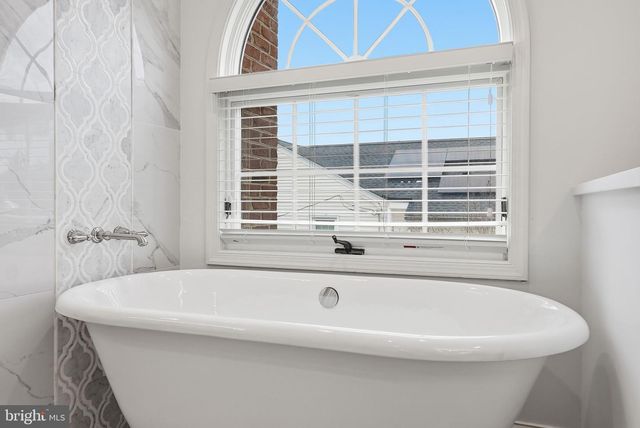 5509 10TH ST N, Arlington, VA 22205