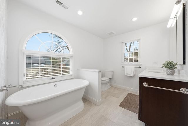 5509 10TH ST N, Arlington, VA 22205