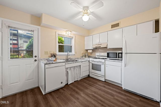 108 Ephesus Church Road Apt 502, Chapel Hill, NC 27517