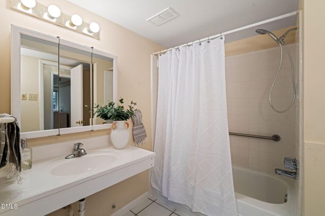 108 Ephesus Church Road Apt 502, Chapel Hill, NC 27517