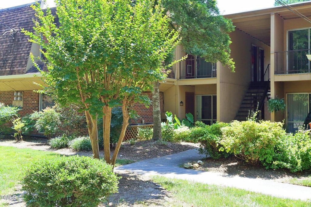 108 Ephesus Church Road Apt 502, Chapel Hill, NC 27517