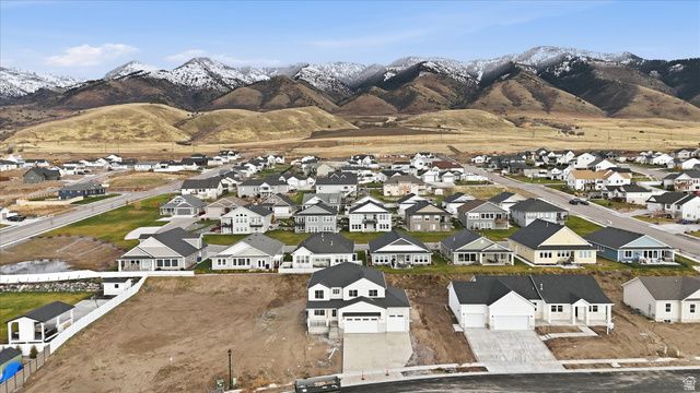 128 N 900 E, Hyde Park, UT 84318