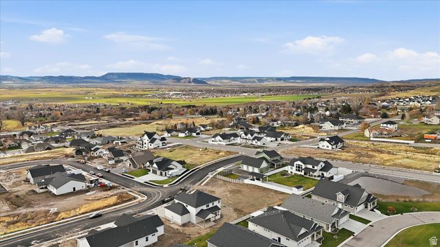 128 N 900 E, Hyde Park, UT 84318